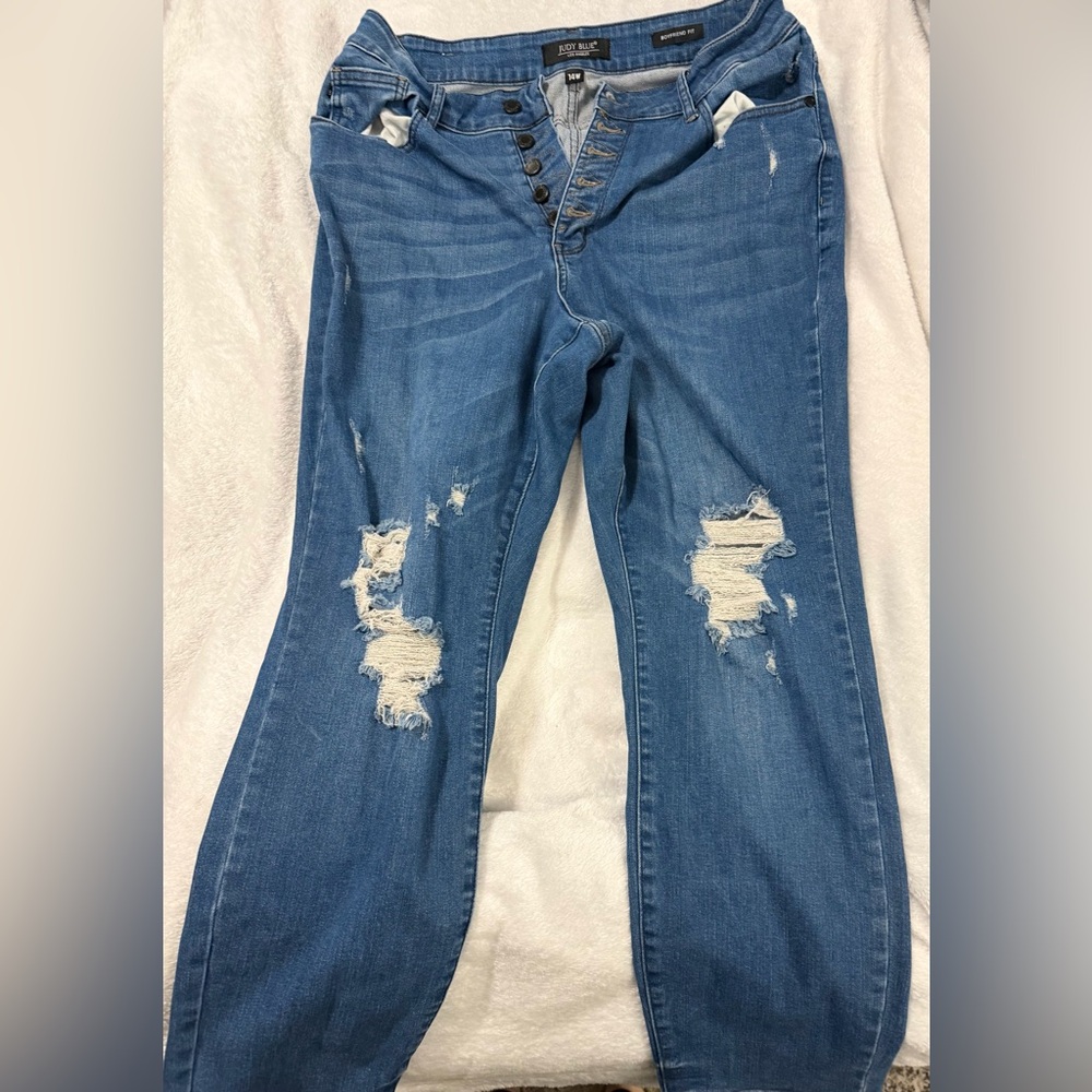 Judy Blue Distressed Boyfriend Jeans in Classic Blue